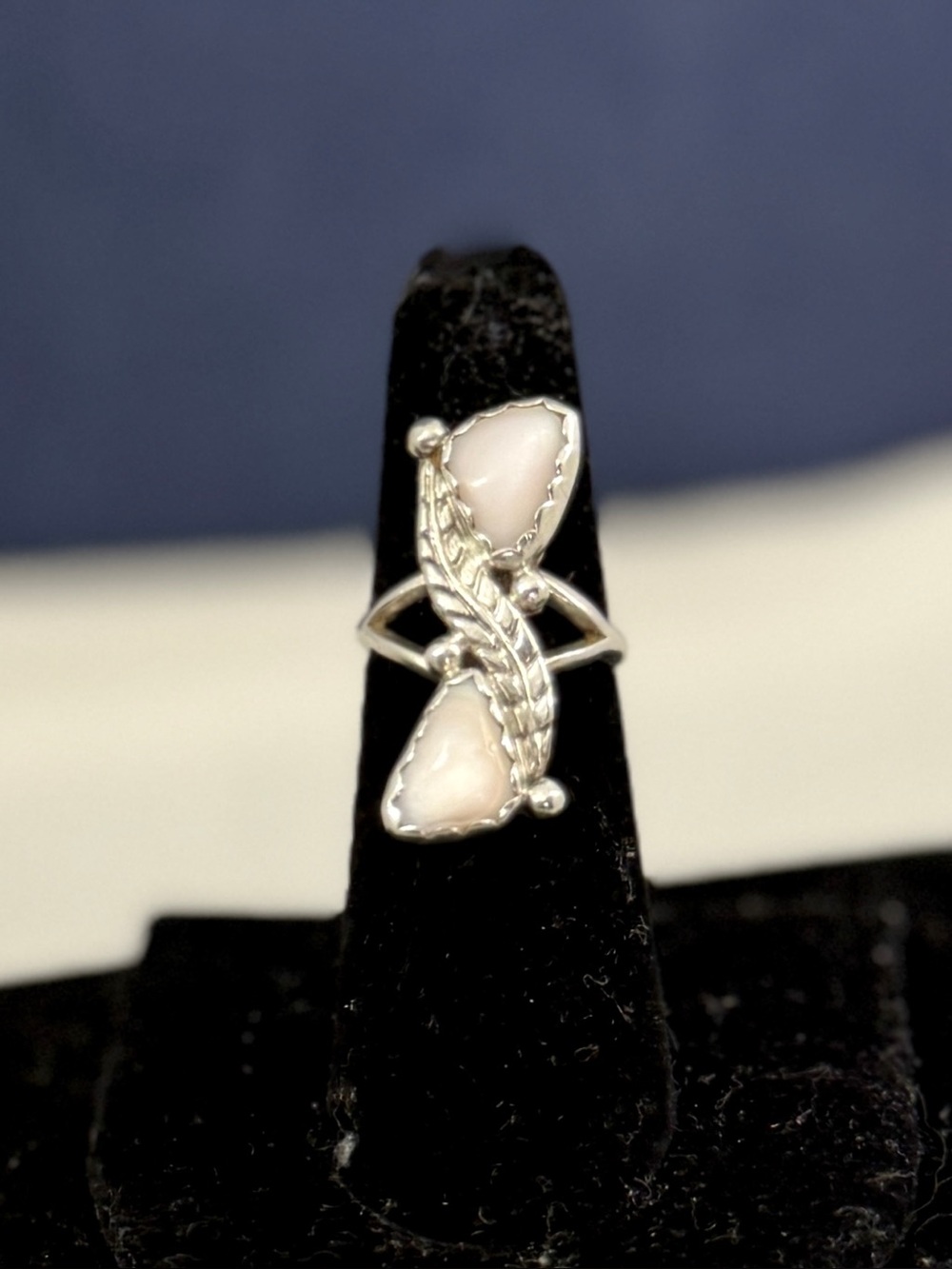 NAVAJO Artisan Sterling Silver Pink Pearl Signed Sunburst ‘C’ Ring; SIZE 5.5